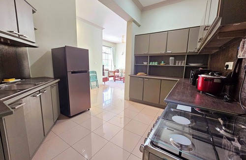 Bambalapitiya Apartment | Central, Cosy, Homely 3Br stay