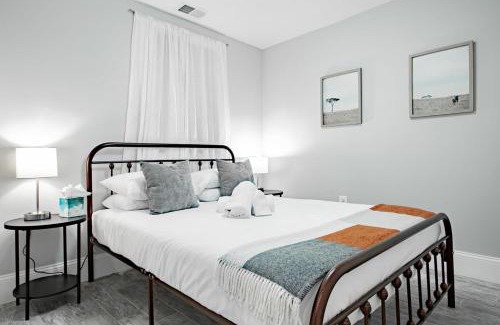 Truxton Circle House | Central DC Flat Sleeps 3 Convention Center