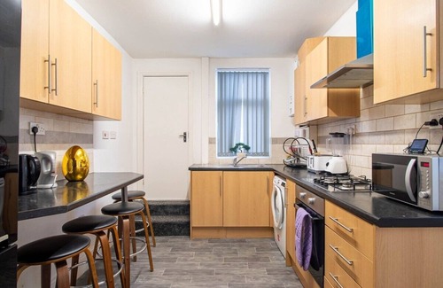 Doncaster House | Central Doncaster Park View Stay