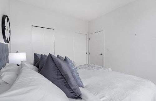 Downtown Vancouver Apartment | Central Downtown Highrise Condo