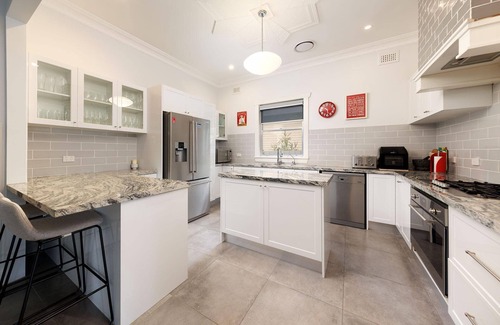 Wodonga House | Central Entertainer's Paradise - Stunning three bedroom classic in the heart of Wodonga