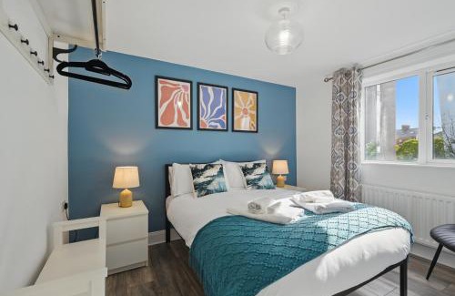 Queens Quarter Apartment | Central flat 4 bedroom, 2 bathroom, 2x parking - StayByNumbers
