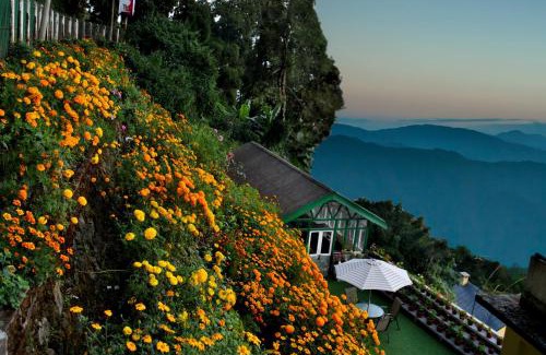 Darjeeling House | Central Gleneagles Heritage Resort Former Bungalow of Ex-TATA Chairman Russi Mody The Mall Road Darjeeling
