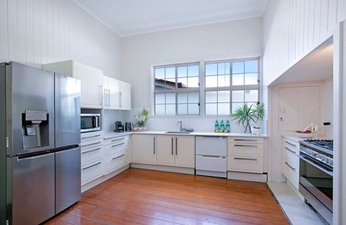 Milton House | Central Haven Milton 4BR Sleeps 10