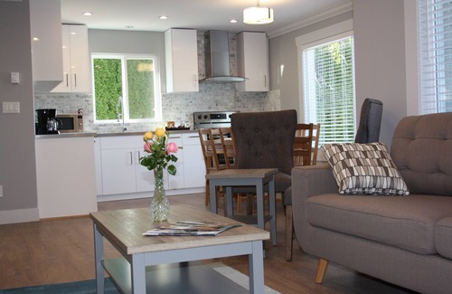 Promontory House | Central House