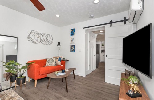 Huntsville House | Central HSV Mid Century Modern Apartment - Downtown/Medical District