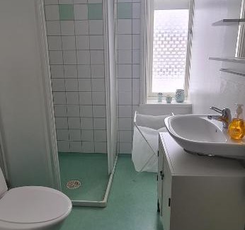 Lindesberg Apartment | Central lägenhet med gratis parkering