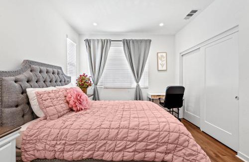 Airport Area House | Central Location Cozy Private Bedroom w Bathroom