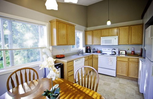 Corbett - Terwilliger - Lair Hill Apartment | Central, Lofty Tree Views