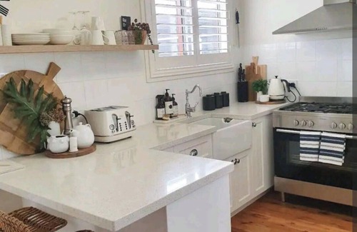 Orange House | Central Luxe Villa - Beautiful Heritage Studio