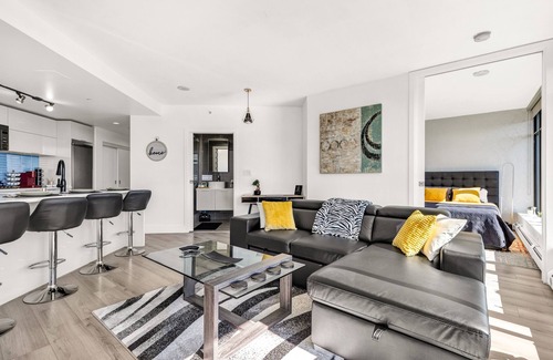 Gastown Apartment | Central Luxury Apartment with Best City Views!