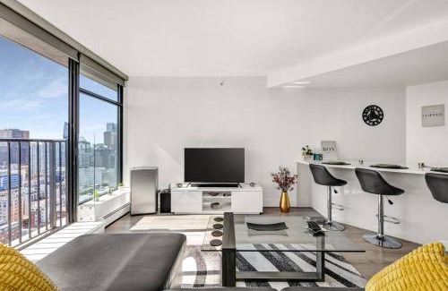 Gastown Apartment | Central Luxury Apartment with Best City Views!