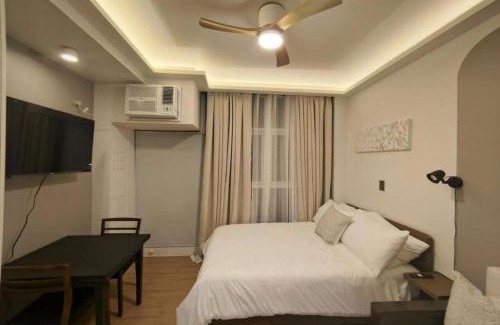 San Antonio Apartment | Central Modern Cosy Condo in Makati - The Linear Suite
