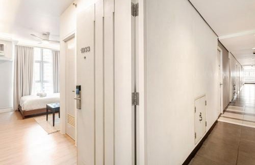 San Antonio Apartment | Central Modern Cosy Condo in Makati - The Linear Suite