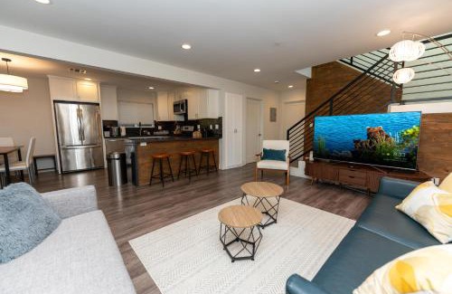 NoHo Arts District Apartment | Central North Hollywood Home