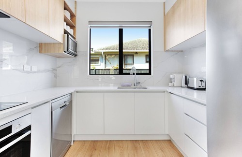 Sandringham Apartment | Central Oasis Townhouse with Parking