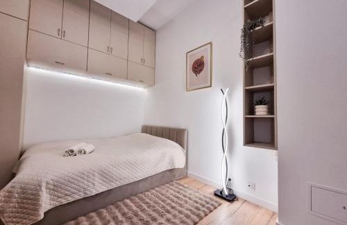 Mirow Apartment | Central Park Krochmalna Atelier, Rondo ONZ Metro