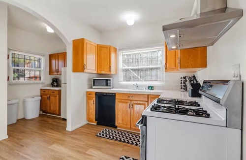 Middletown Apartment | Central San Diego 2BD/1BTH w/Hilltop View of the Bay