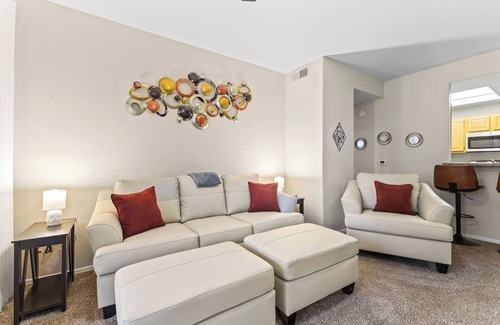 Central Scottsdale Apartment | Central Scottsdale | Pool & Gym