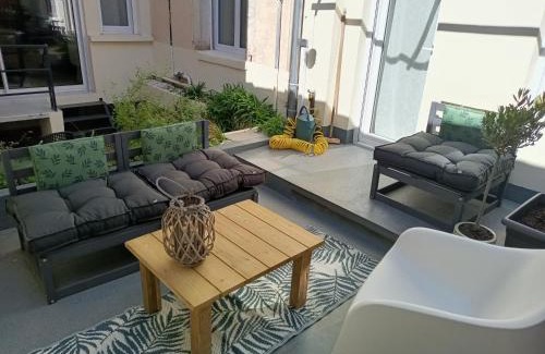 Saint - Aubin - Dupuy Apartment | Central St Aubin dans un écrin de verdure