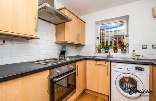 Glasgow Westend Apartment | Central & Stylish 2BR-1BA -Anderston-Free Onsite Parking