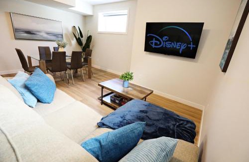 North Central Edmonton House | Central Suite King Beds,Long Stays,Disney+