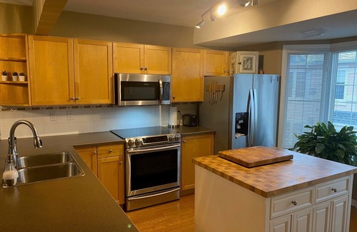 Killarney House | Central & Sunny Calgary Townhouse