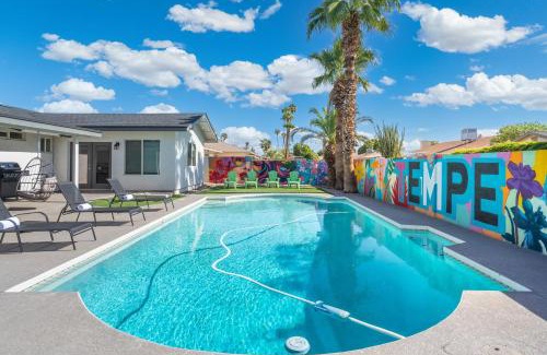 Evergreen Apartment | Central Tempe Gem Mural Art Garage Near Freeway