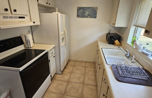 Pine Ridge House | Central to all rivers and golf courses, 5 people, pet friendly, privacy fence.
