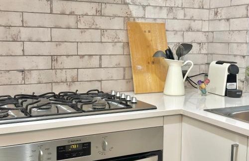 East Victoria Park Villa | Central Vic Park Gem - Walk to Food Strip and More