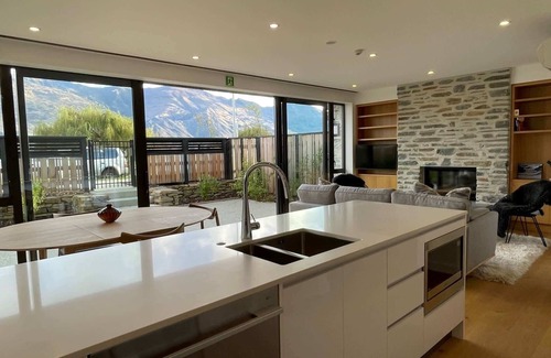 Wanaka Apartment | Central Wanaka Lakeside Condo
