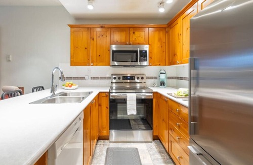 Village North House | Central Whistler Studio Townhouse|HotTub&Free PRKN