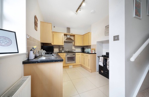 Gloucester Apartment | Centrally located Smart TV WiFi