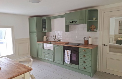 Raphoe House | Centrally located, 2 bedroom cottage style house