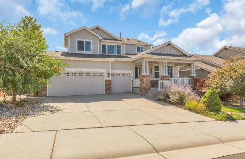 Castle Rock House | Centrally Located 5BD - Games, BBQ & Firepit Patio