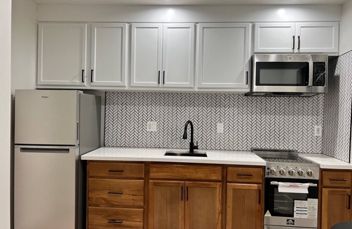 Westchester Apartment | Centrally Located by Los Angeles Airport and beaches