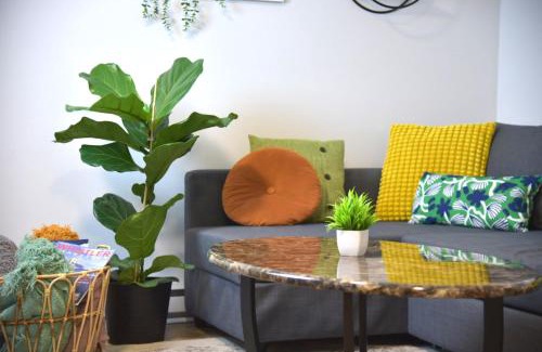 North Vancouver House | Centrally Located Modern Suite