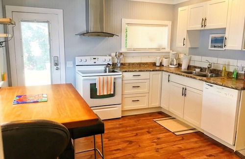 Powell River House | Centrally located in historic downtown and near marina