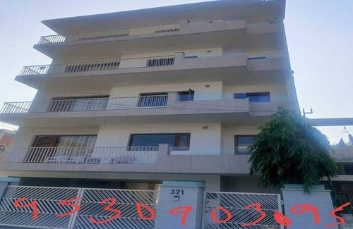 Panchkula Urban Estate Apartment | CENTRALLY LOCATED CITY BEAUTIFUL LUXURY ROOM FOR COUPLES/WORKING PROFESSIONALS.