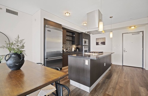 Santa Ana Apartment | Centrally located Hi Rise in OC