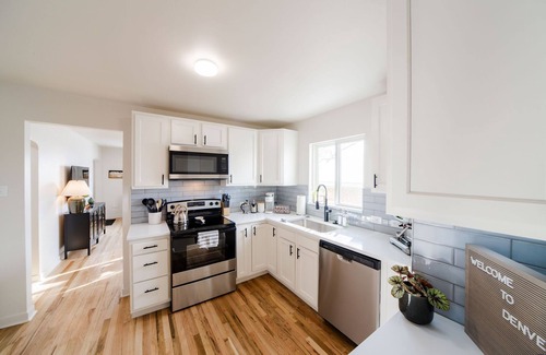 Barnum House | Centrally Located!. King Beds! Everything Downtown Denver has to offer! HOT TUB!