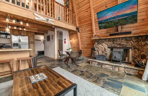 Fox Farm House | Centrally Located cabin with private hot tub, deck, BBQ, and more!