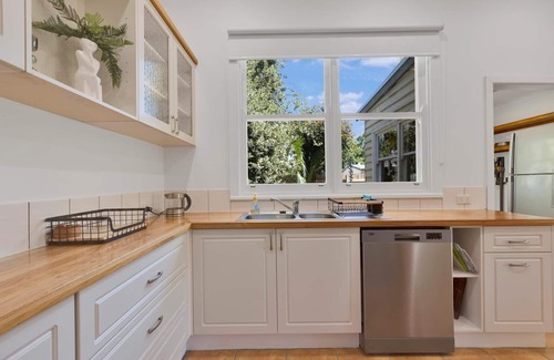 Bairnsdale House | Centrally Located within the Bairnsdale Golden Triangle