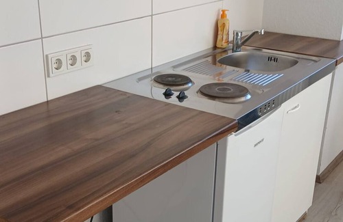 Duisburg Mitte Apartment | CentralSuites Duisburg - Shower, Livingroom & WIFI
