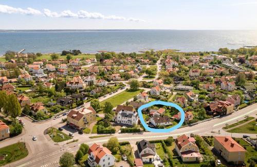 Kalmar Apartment | Centralt och havsnära med utsikt mot pool