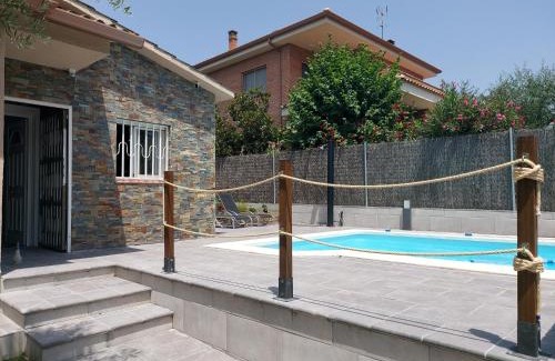 Sant Antoni de Vilamajor House | Cerca de Barcelona, y entre tres Parques Naturales, casa de 4 habitaciones y 2 baños con piscina, barbacoa y chimenea