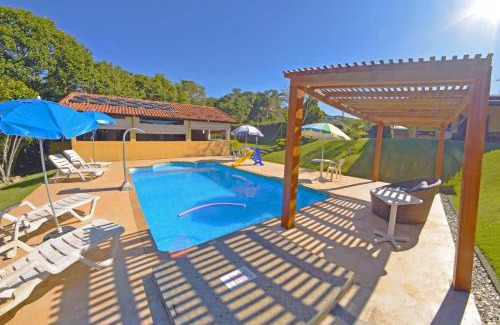 Ibiuna House | Chácara condomínio perto de SP