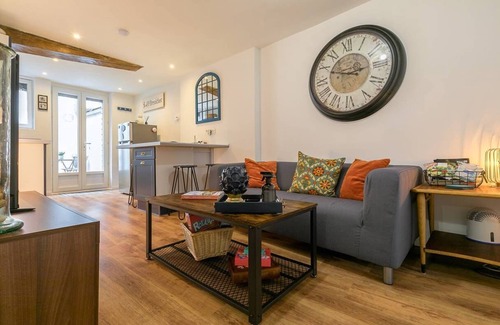 Faubourg-Raines Apartment | Château Biek- Appartement avec terrasse au centre ville- SR Loc