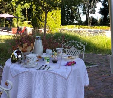 Notre-Dame-de-Sanilhac Bed & Breakfast | Château de la gauderie