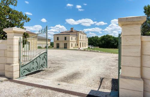 Petit-Palais-et-Cornemps House | Château La Poste